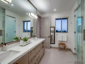 5435 Parkview Dr., La Jolla CA 92037