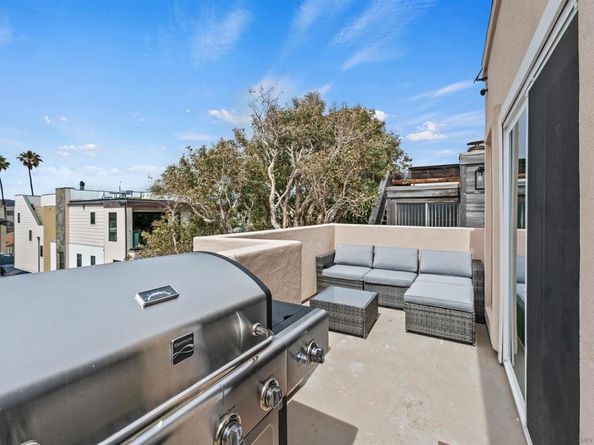 727 Ostend Ct, San Diego CA 92109