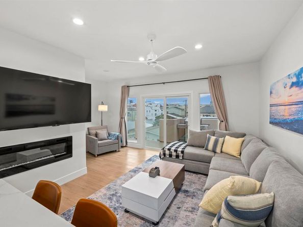 727 Ostend Ct, San Diego CA 92109