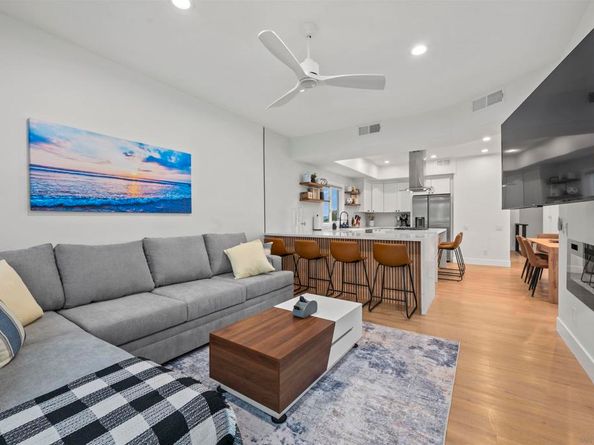 727 Ostend Ct, San Diego CA 92109