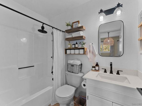 4527 Contour Blvd 8, San Diego CA 92115