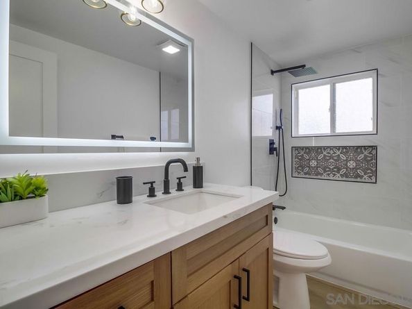 5165 Winthrop St, San Diego CA 92117