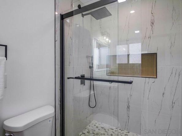 5165 Winthrop St, San Diego CA 92117