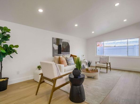5165 Winthrop St, San Diego CA 92117