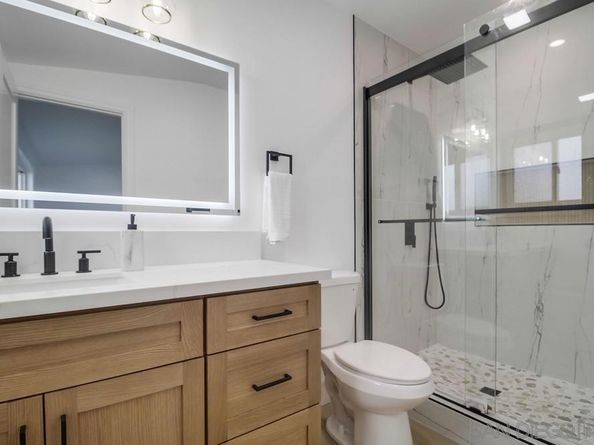 5165 Winthrop St, San Diego CA 92117