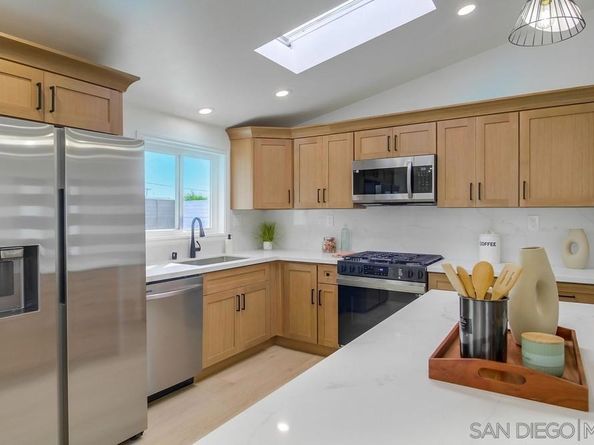 5165 Winthrop St, San Diego CA 92117