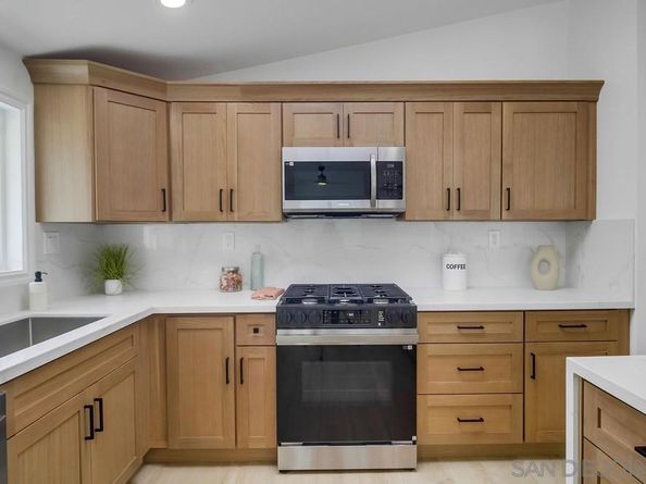 5165 Winthrop St, San Diego CA 92117