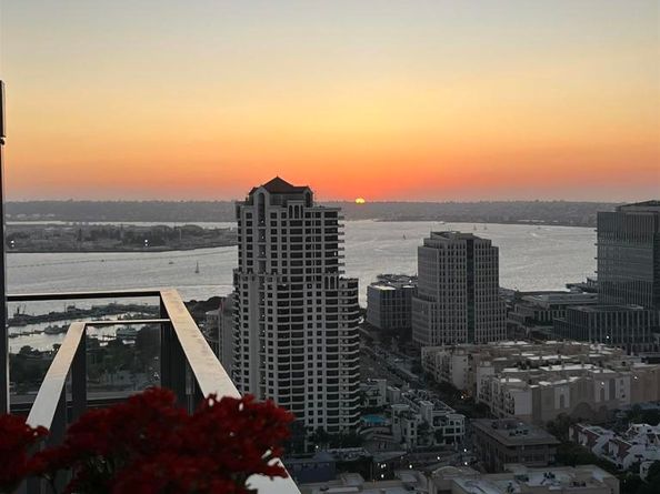 550 Front St 2702, San Diego CA 92101