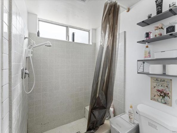 489 E 55th St E, Long Beach CA 90805