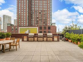 389 Washington St 7F, Jersey City NJ 07302