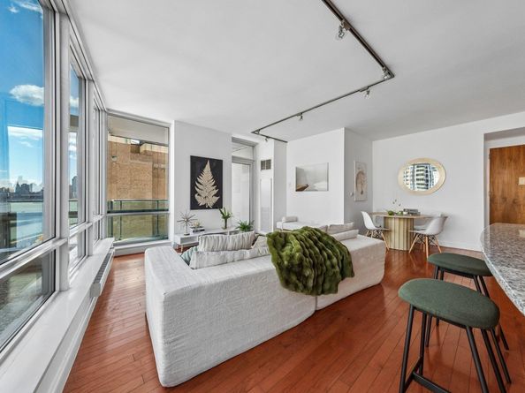 20 Newport Parkway 908, Jersey City NJ 07310