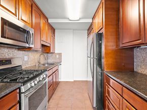 3 Horizon Rd G11, Fort Lee NJ 07024