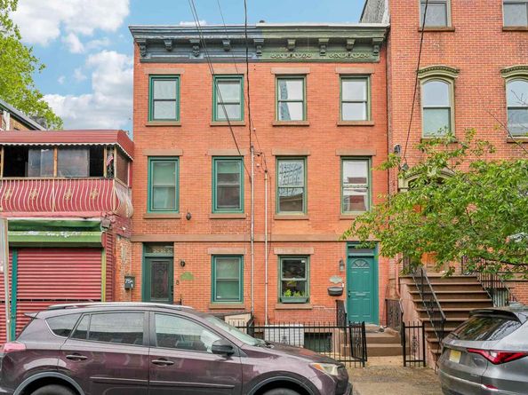 75 1/2 Erie St, Jersey City NJ 07302