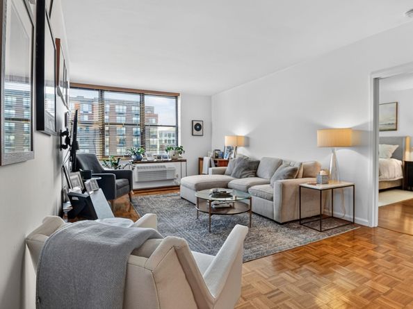 2 Constitution Ct 1010, Hoboken NJ 07030