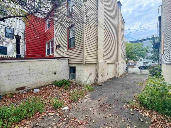 364 5th St, Jersey City NJ 07302