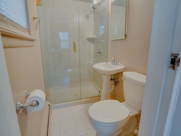 1138 Farm Rd D, Secaucus NJ 07094