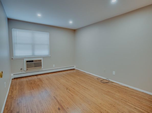 1138 Farm Rd D, Secaucus NJ 07094