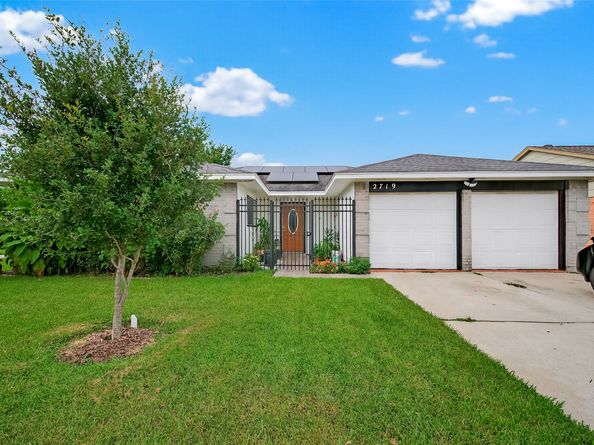 2719 Flintrock Circle, Houston TX 77067