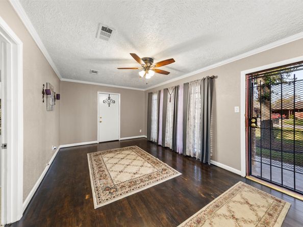 7252 Parker Road, Houston TX 77016