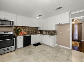 7252 Parker Road, Houston TX 77016