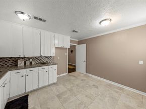 7252 Parker Road, Houston TX 77016