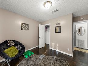 7252 Parker Road, Houston TX 77016