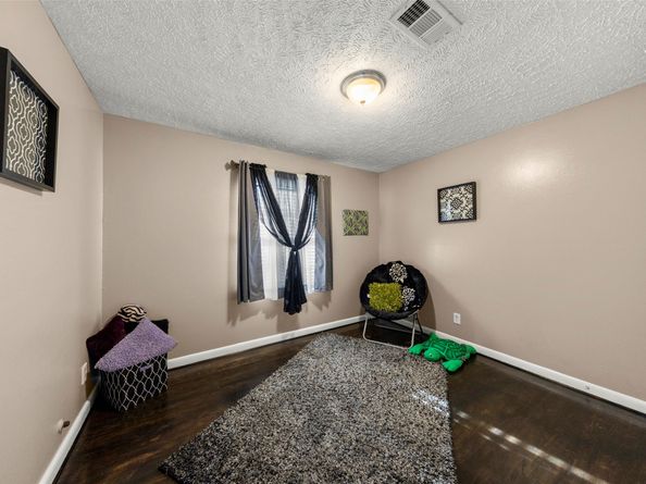 7252 Parker Road, Houston TX 77016