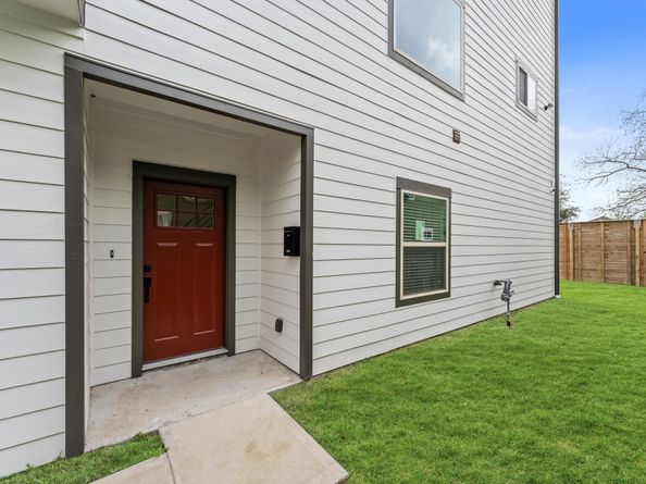 1906 Dismuke Street B, Houston TX 77023