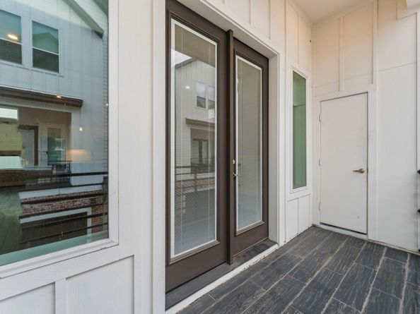 954 Fisher Street E, Houston TX 77018