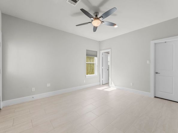 954 Fisher Street E, Houston TX 77018
