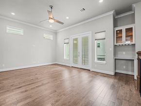 954 Fisher Street E, Houston TX 77018