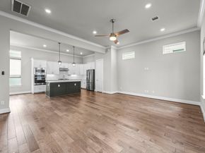 954 Fisher Street E, Houston TX 77018