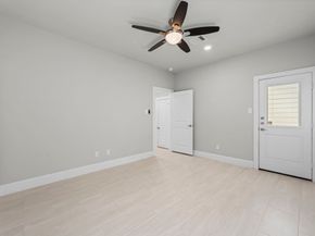 954 Fisher Street E, Houston TX 77018