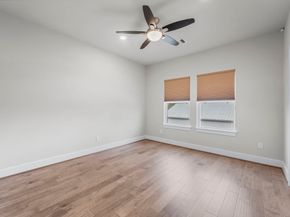 954 Fisher Street E, Houston TX 77018