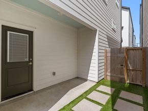 954 Fisher Street E, Houston TX 77018