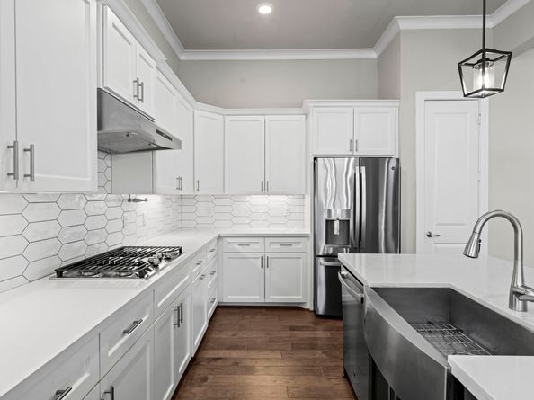 954 Fisher Street E, Houston TX 77018