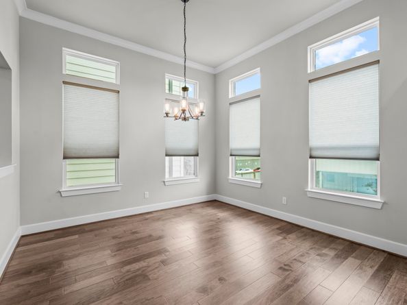 954 Fisher Street E, Houston TX 77018