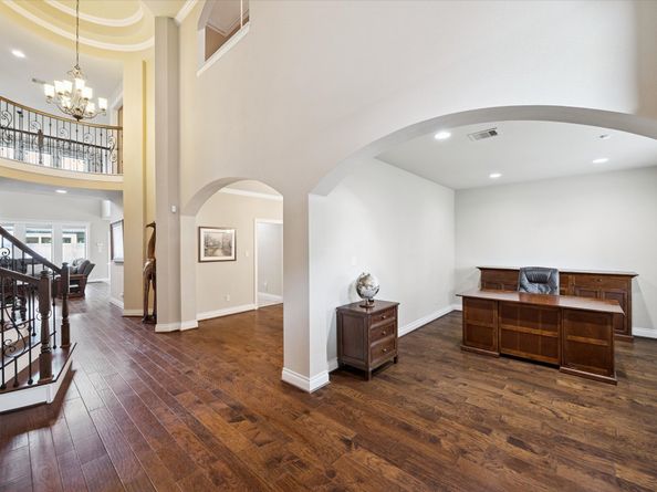 1718 Wakefield Drive, Houston TX 77018