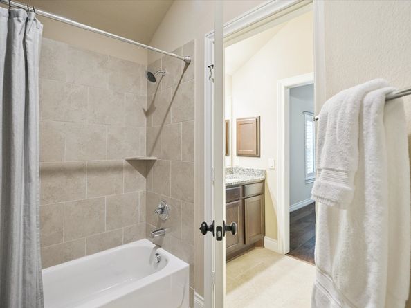 1718 Wakefield Drive, Houston TX 77018