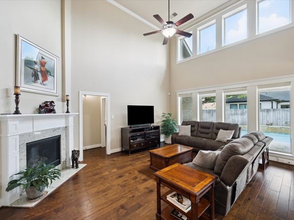 1718 Wakefield Drive, Houston TX 77018