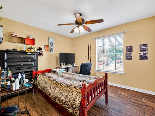 12818 Huntington Field Drive, Houston TX 77099