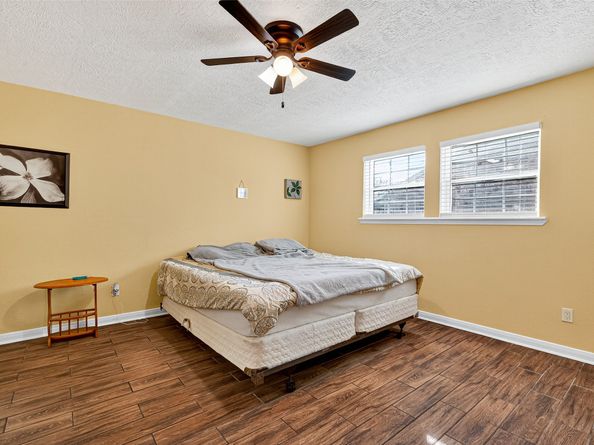 12818 Huntington Field Drive, Houston TX 77099