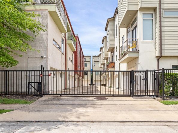 1630 Dennis Street, Houston TX 77004