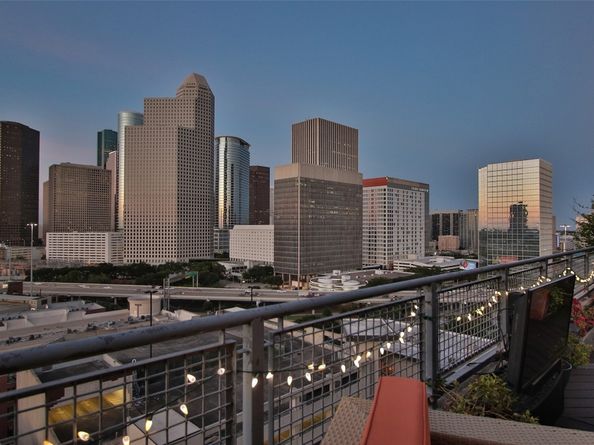 2000 Bagby Street 15401, Houston TX 77002