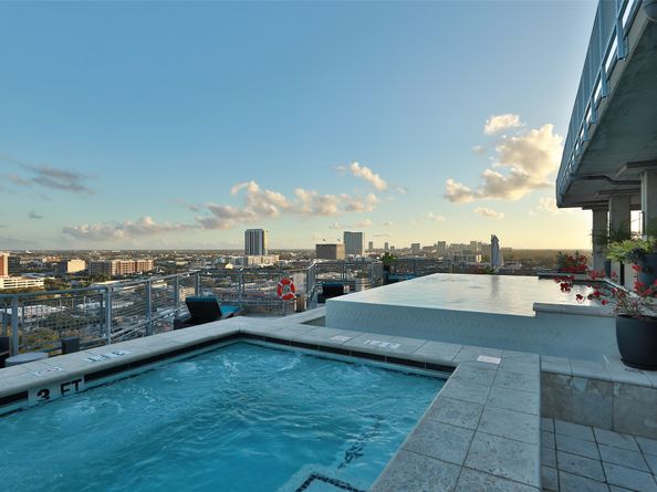 2000 Bagby Street 15401, Houston TX 77002