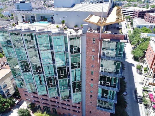 2000 Bagby Street 15401, Houston TX 77002