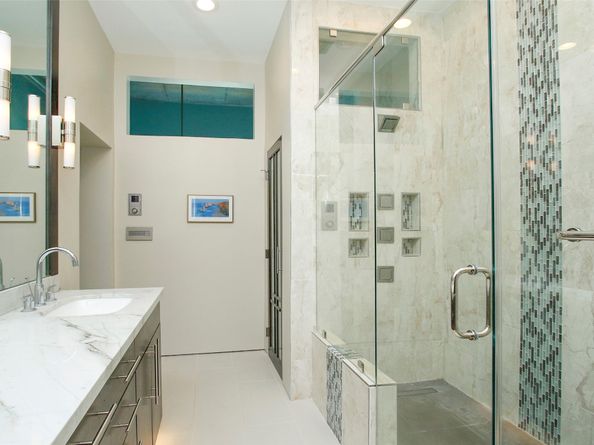 2000 Bagby Street 15401, Houston TX 77002