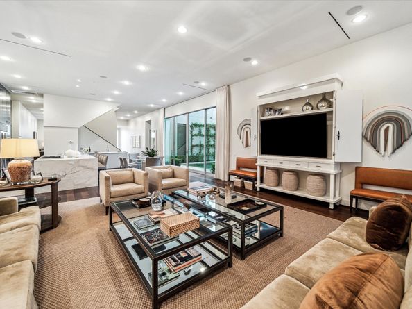 2211 Avalon Place, Houston TX 77019