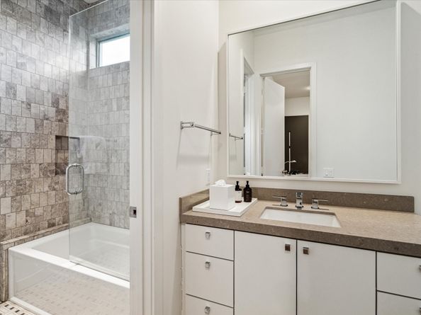 2211 Avalon Place, Houston TX 77019