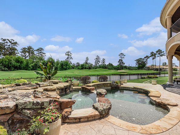 2802 Twin Fountains Drive, Houston TX 77068